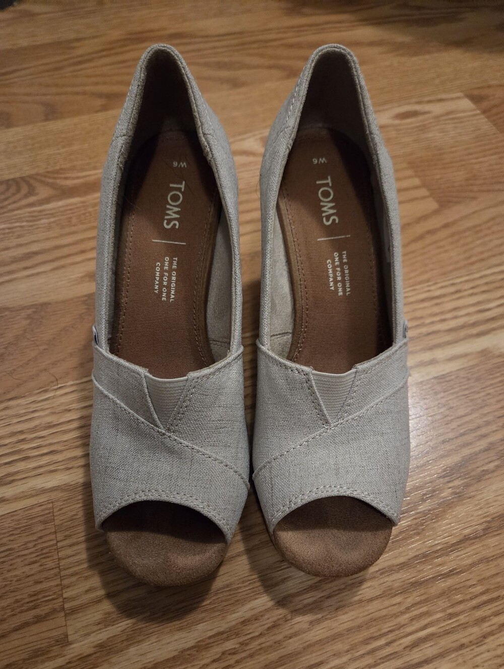 Toms Women's Wedge in Beige Canvas Size 6